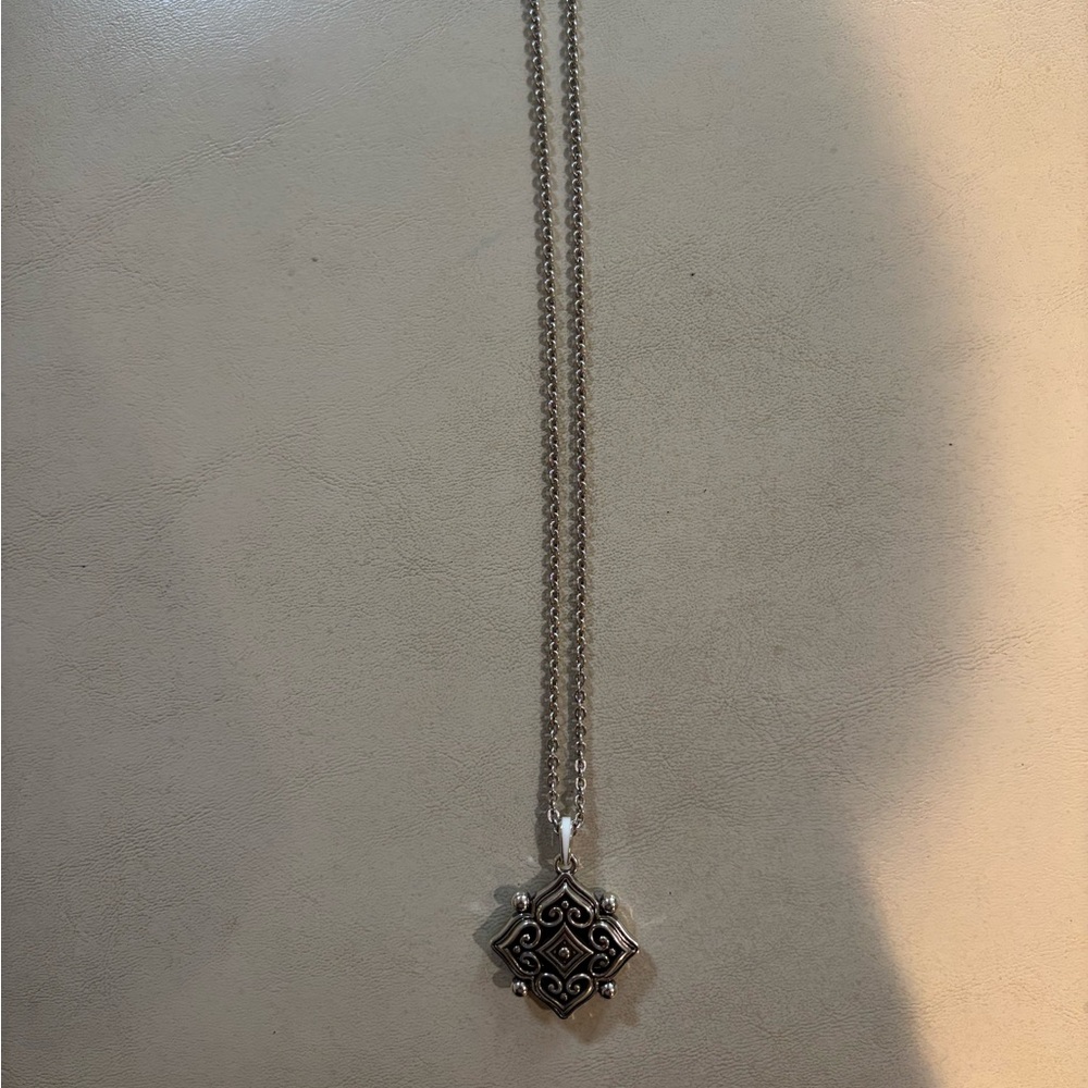 Elegant Silver Pendant Necklace